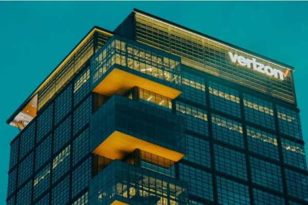 Verizon“ pradeda ne skubios pagalbos palydovinio teksto pranešimų paslaugą